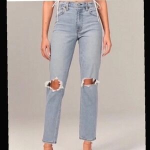 Abercrombie & Fitch The Mom High Rise Light Wash Distressed Jeans -‎ Size 2/26